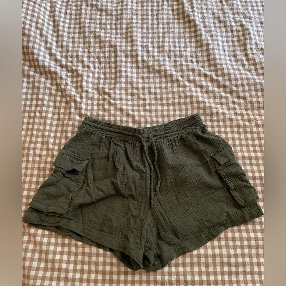 Shorts - Picture 2 of 3